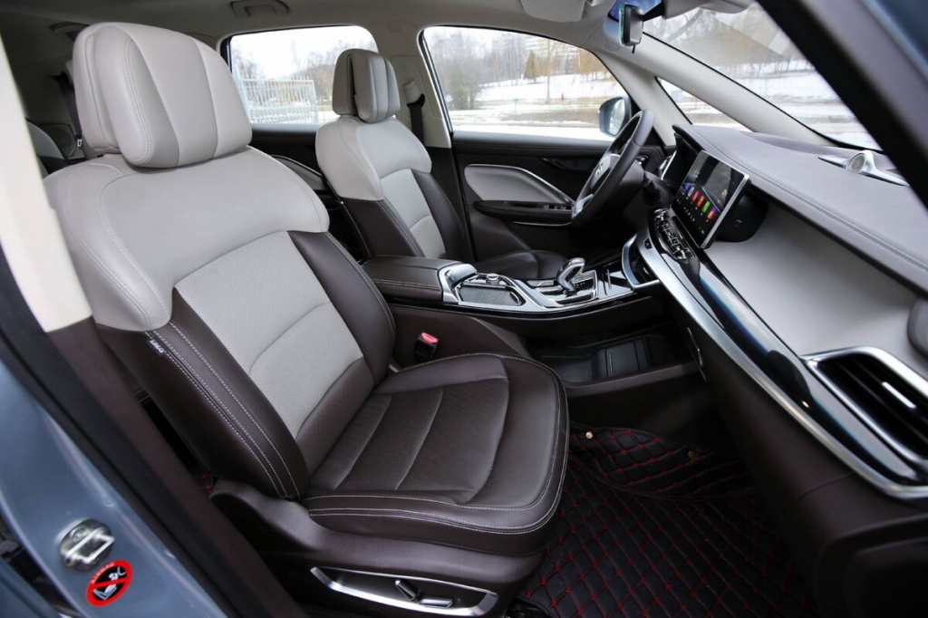 Салон автомобиля Geely Jiaji