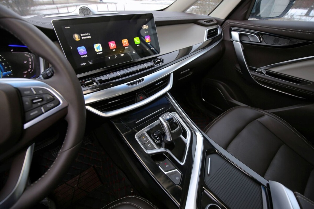 Салон минивэна Geely Jiaji
